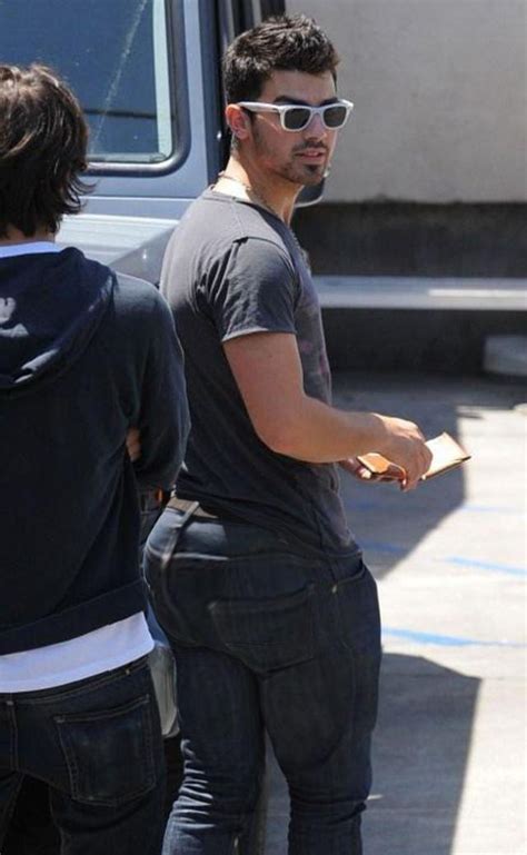 Im really fucking excited to see him wear a pair of shorts. . Joe jonas lpsg